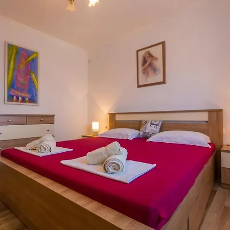 Ivona Apartment *